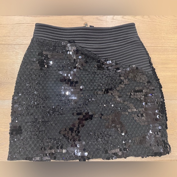 Zhivago Elegant Black Skirt - Picture 3 of 8